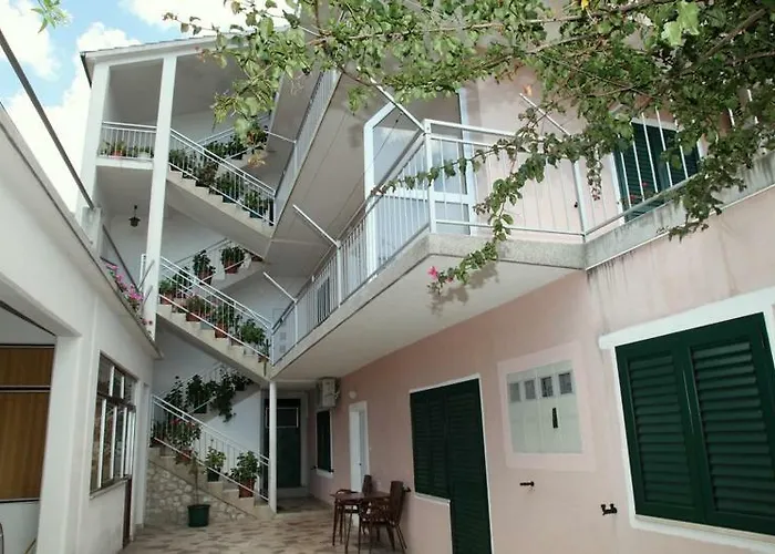 Ravlic Πανσιόν