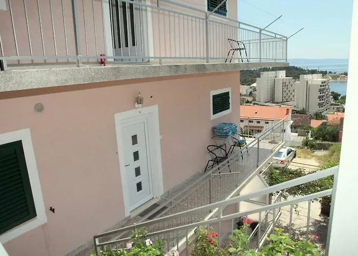 Πανσιόν Ravlic 3*